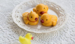 吃瓜爆料小黄鸭图片,娱乐圈幕后真相大揭秘